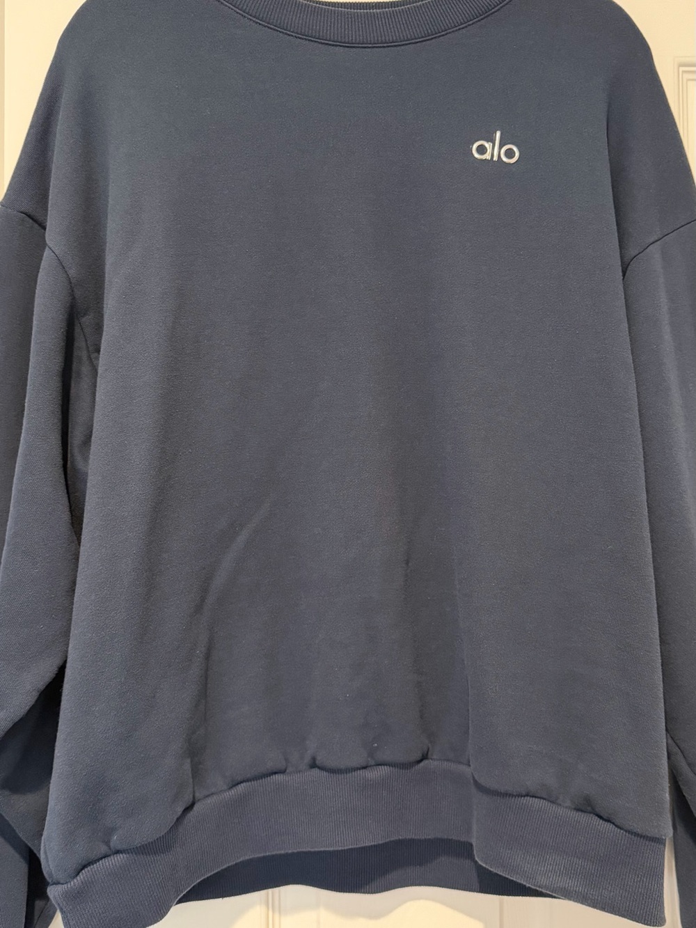 Auth.β
ALO Yoga Accolade Crewneck Pullover in βNavyβ Size Medium - Picture 2 of 7